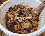 Foto langkah ke 8 dari resep Choco Chips-Cranberries Cookies Simple, Renyah dan Yummy.