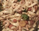 A picture of step 1 of Wide-Noddle Shrimp Stirfry.