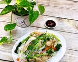 A picture of step 3 of Stir-Fried Chicken Pho.