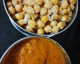A picture of step 1 of Jain Punjabi Chole Paratha with Dahi Tikhari.