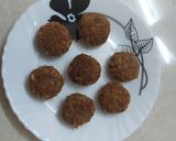 A picture of step 5 of Pita bread with falafel and tahini sauce.