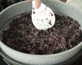 Foto langkah ke 4 dari resep Es Ketan Hitam Devina Hermawan.