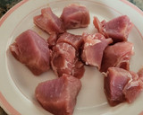 Foto del paso 1 de la receta: Solomillo de cerdo estofado con champiñones y patatas
