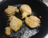 Foto del paso 5 de la receta: Buñuelos con anís estrellado, anís seco y ralladura de limón