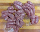 Foto del paso 1 de la receta Salchichas al vino con patatas