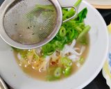 Foto langkah ke 6 dari resep Instant Chicken Pho.