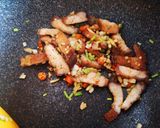 รูปขั้นตอนการทำที่ 2 ของ หมูกรอบคั่วพริกเกลือ