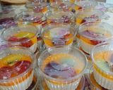 Foto langkah ke 5 dari resep Cemilan favorit "puding susu dengan buah".