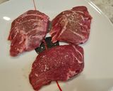 Foto del paso 2 de la receta Carrilleras ibéricas en salsa de manzana y frutos secos