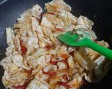 Foto langkah ke 3 dari resep Tumis Sarden sayur Kol.