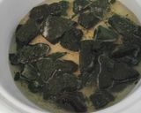 Diétás spenót, főtt tojással, sült virslivel. #gluténmentes #tejmentes recept fázis 1 fotója