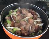 Foto del paso 1 de la receta: Arroz con costillas de cerdo y acelgas