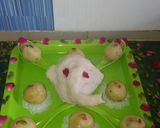 A picture of step 4 of Potato ladoo.