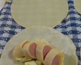 Foto del paso 4 de la receta: Empanadas súper fáciles y rápidas. Salchicha, queso feta y huevo