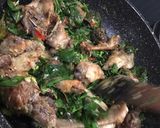 Foto langkah ke 3 dari resep Ayam goreng daun melinjo.