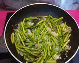 Foto del paso 2 de la receta Espárragos trigueros con huevo
