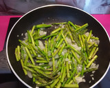 Foto del paso 2 de la receta: Espárragos trigueros con huevo