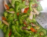 Foto langkah ke 5 dari resep Oseng Pare Cumi Asin.