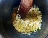 Foto langkah ke 2 dari resep Creamy Cauliflower Soup.