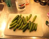 Foto del paso 1 de la receta: Pepinitos en vinagre agua y sal