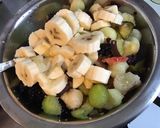 Une image de l'étape 9 de Salade de fruits (melon vert,prunes d ante,mûres,ananas et banane).