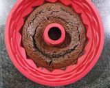 A picture of step 6 of Chocolate cake with chocolate chips.