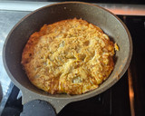 Foto del paso 2 de la receta: Tortilla de patata rellena de atún y queso manchego