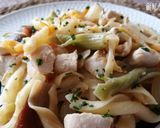 Foto del paso 7 de la receta: Strozzapreti tricolor con pollo, tomate y cebolla