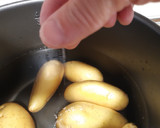 Foto del paso 1 de la receta: Papas aliñás con olla gm D