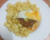 Foto del paso 3 de la receta: Zócalo de pisto con huevo frito y papas fritas al ajillo