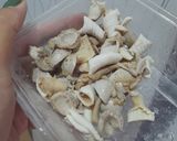 Foto langkah ke 1 dari resep Tumis Bunga dan Daun Pepaya.