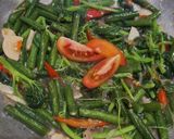 Foto langkah ke 4 dari resep Tumis Pucuk Daun Labu Campur.