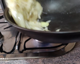 Foto del paso 2 de la receta: Calabacín salteado con cebolla (guarnición)