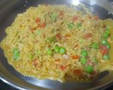 मटर टमाटर वाली मैगी (Matar Tamatar wali maggi recipe in Hindi) रेसिपी चरण 3 फोटो
