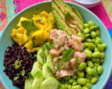 Foto del paso 6 de la receta: Poke de salmón picante con arroz venere
