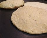 Foto del paso 2 de la receta: Huevo en tortilla y salsa de molcajete con nopalitos
