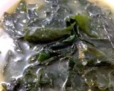Foto langkah ke 6 dari resep Sup Rumput Laut Korea (Miyeok Guk).
