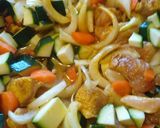 Foto del passaggio 2 della ricetta Curry di Pollo con verdure e Riso Basmati 🇮🇳