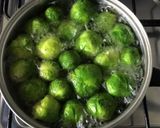 Foto del paso 1 de la receta: Repollitos de bruselas gratinados