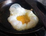 Foto langkah ke 1 dari resep Telur Ceplok Saus Pedas Manis.