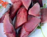 Foto del paso 3 de la receta: Solomillo de bonito del Mediterráneo en salsa de cebolla blanca