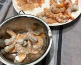 Foto del passaggio 1 della ricetta Gamberoni in salsa rosa 🍤