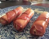Foto del paso 1 de la receta: Salchichas rellenas envueltas🌭🥓
