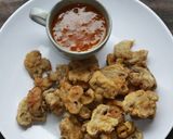 Foto langkah ke 6 dari resep Jamur Krispi Saus Spageti.