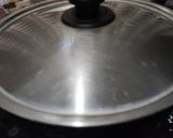 A picture of step 7 of Walnut marble cake.