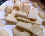 Meggyes-mákos torta fehércsokis sajtkrémmel recept fázis 4 fotója