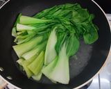 Foto langkah ke 1 dari resep Pokcoy Siram Bawang Putih.
