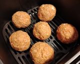 Főtt tojással töltött húsgombóc Air fryerben sütve glutenmentesen recept fázis 3 fotója