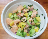 Foto del paso 2 de la receta: Ceviche de salmón con piña y jugo de naranja agria