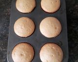 A picture of step 5 of Buttercream vanilla cupcakes.